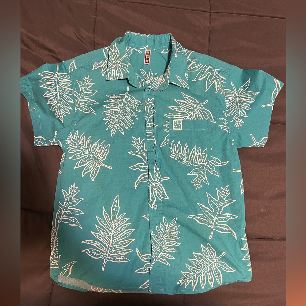Hawaii’s Finest boy’s shirt. Size large.